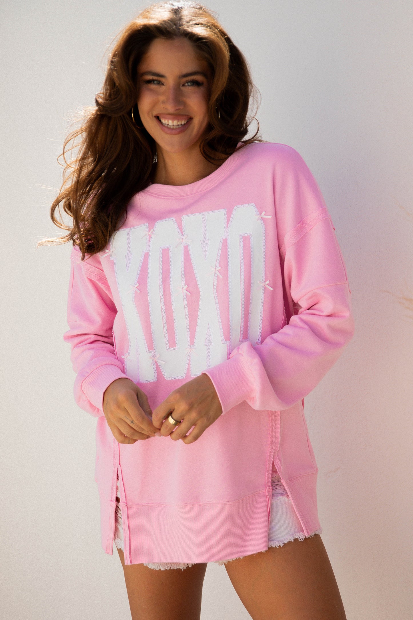 White Bow Sequin XOXO Letter Graphic Exposed Seam Baggy Sweatshirt